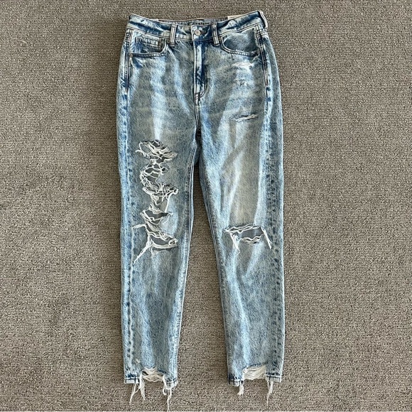 American Eagle Comfort Stretch‎ Waistband Mom Jean Light Destroy Wash Size 4 - Picture 1 of 8